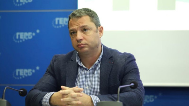 Делян Добрев подаде заявление за прекратяване на правомощията му като